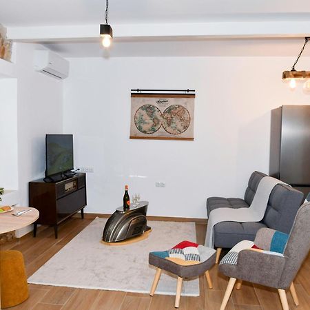 Captain Theo'S Modern Apartment Maria Lefkimmi  Luaran gambar